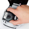 CINTA PARA ROTULADORA ADHESIVA 45013 DE PLASTICO NEGRA Y BLANCA DYMO